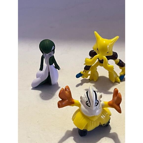 R/L W 2005-07 Allakazam Gardevoir Wurmple Pelipper Hariyama Vaporeon Pokemon 1" - Picture 4 of 4